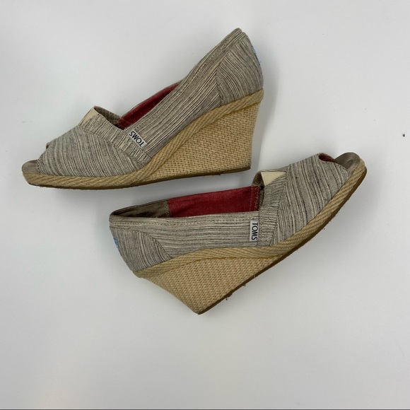 Toms Wedges Women's Size W 9.5 Gray White Striped Open Peep Toe Heels Sandals - Picture 9 of 9